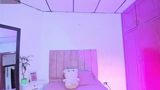 Mila 1wood online show from 07-18-26, 12:58