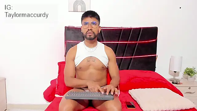 Taylormaccurdy  online show from 11-28-25, 02:17