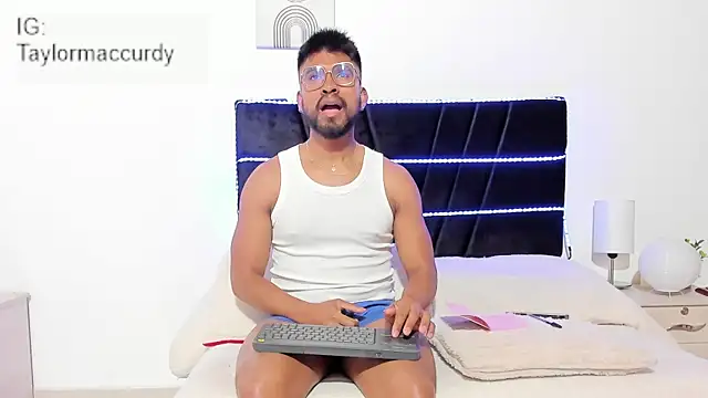 Taylormaccurdy  online show from 01-19-26, 03:27