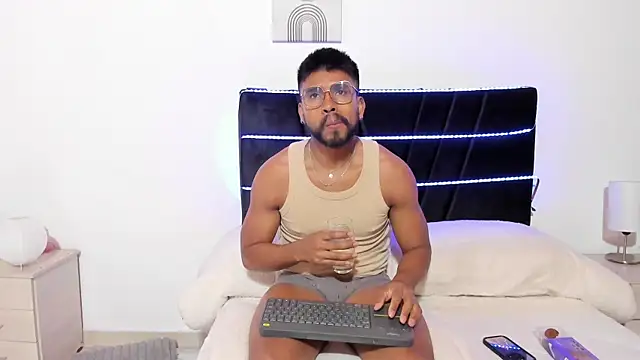 Taylormaccurdy  online show from 11-07-25, 01:48