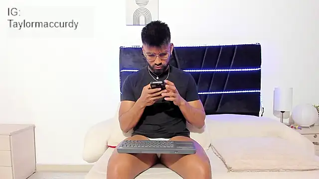 Taylormaccurdy  online show from 01-15-26, 02:20