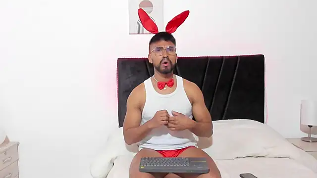 Taylormaccurdy  online show from 10-31-25, 01:52