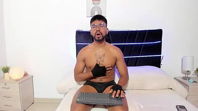 Taylormaccurdy  online show from 11-06-25, 03:16