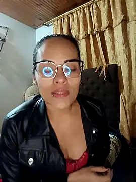 Snapshot of QueenBDSM chatting on 10-16-25, 02:20 QueenBDSM online show from 10-16-25, 02:20