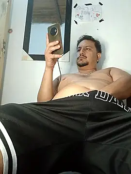 Snapshot of Tequilamaster chatting on 06-10-26, 03:30 Tequilamaster online show from 06-10-26, 03:30