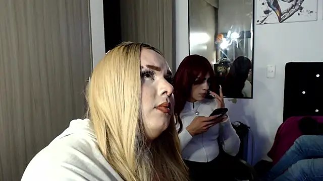 Redvelvett22 online show from 11-11-25, 04:40