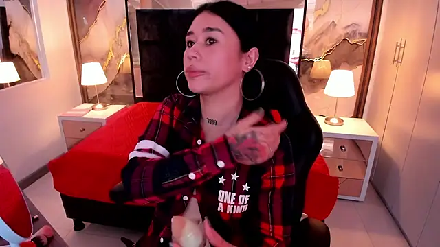 SusanVilla online show from 11-26-25, 07:36