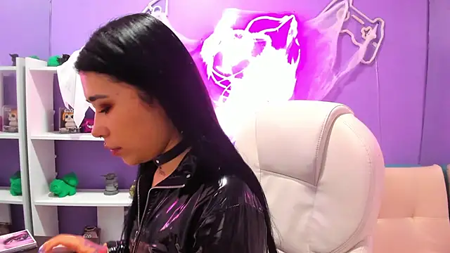 SusanVilla online show from 10-25-25, 03:01