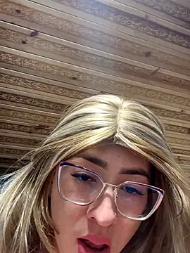 Snapshot of NICOLLE__12 chatting on 02-13-26, 04:45 NICOLLE 12 online show from 02-13-26, 04:45