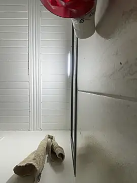 Miia Millerr online show from 11-19-25, 02:55