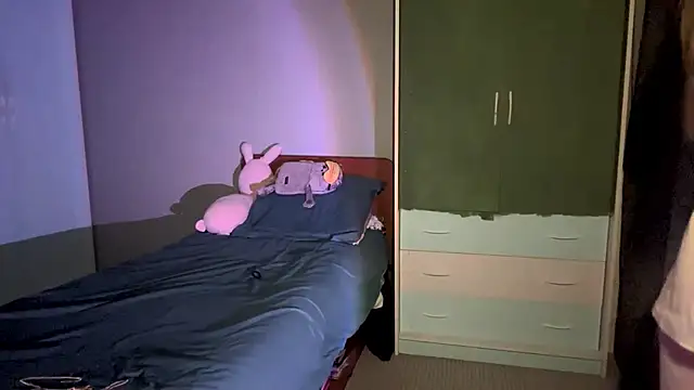 EmiIyKitty online show from 11-10-25, 07:30