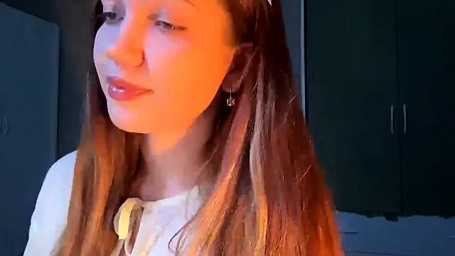 EmiIyKitty online show from 10-06-25, 07:58