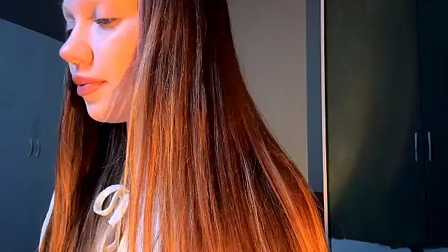 EmiIyKitty online show from 10-15-25, 08:06