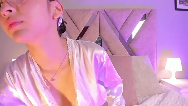 lyalee online show from 11-30-25, 12:17