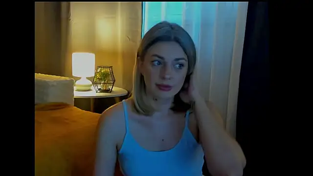 Snapshot of AnaLure chatting on 10-14-25, 03:23 AnaLure online show from 10-14-25, 03:23