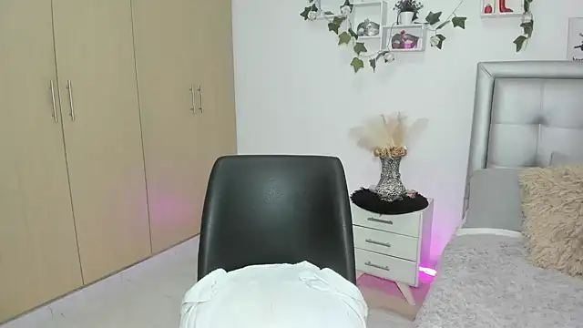 Snapshot of mia_star_2 chatting on 07-01-26, 11:21 mia star 2 online show from 07-01-26, 11:21
