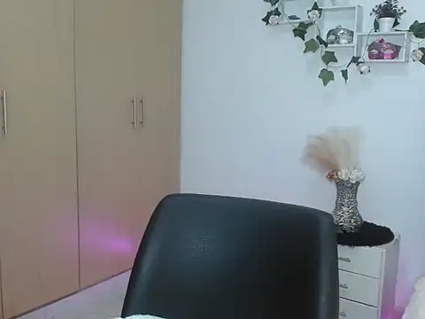 mia star 2 online show from 02-14-26, 10:04