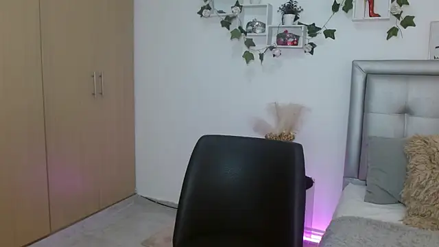 Snapshot of mia_star_2 chatting on 05-11-26, 10:16 mia star 2 online show from 05-11-26, 10:16