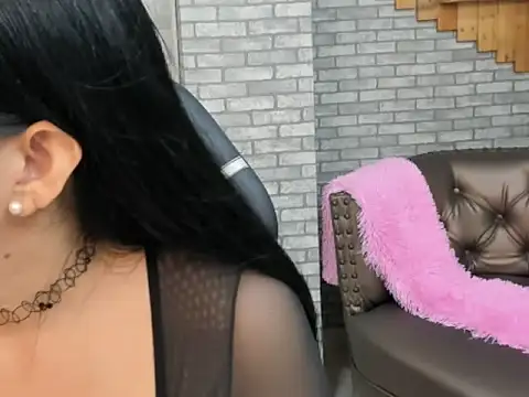 Snapshot of Alisonn_Doll chatting on 10-18-25, 01:13 Alisonn Doll online show from 10-18-25, 01:13