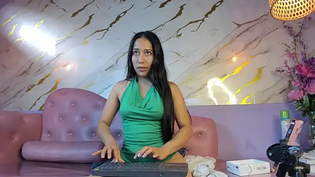 Amelia Rivas online show from 06-15-26, 06:51