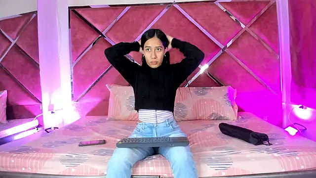 Amelia Rivas online show from 10-12-25, 06:09