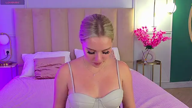 EllyLinn online show from 11-14-25, 05:05