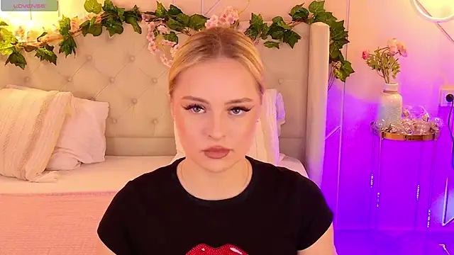 EllyLinn online show from 03-24-26, 05:02