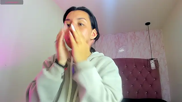 Iris  77 online show from 10-27-25, 06:42