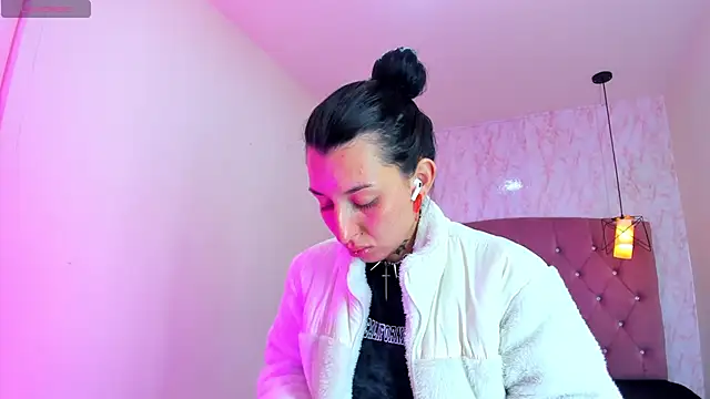 Iris  77 online show from 11-17-25, 11:47