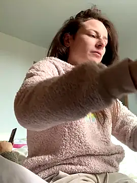 Snapshot of GoldenPussy1329 chatting on 01-06-26, 01:04 GoldenPussy1329 online show from 01-06-26, 01:04