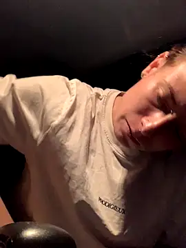 Snapshot of GoldenPussy1329 chatting on 11-13-25, 06:34 GoldenPussy1329 online show from 11-13-25, 06:34