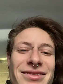 Snapshot of GoldenPussy1329 chatting on 12-22-25, 01:11 GoldenPussy1329 online show from 12-22-25, 01:11