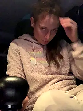 Snapshot of GoldenPussy1329 chatting on 10-27-25, 09:16 GoldenPussy1329 online show from 10-27-25, 09:16