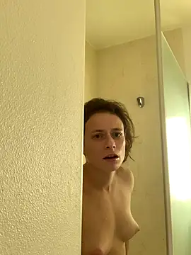 Snapshot of GoldenPussy1329 chatting on 12-20-25, 11:18 GoldenPussy1329 online show from 12-20-25, 11:18