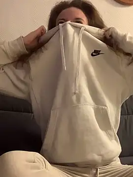 GoldenPussy1329 online show from 03-06-26, 11:11