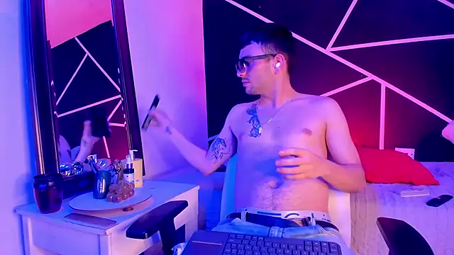 VynnyBlacke  online show from 11-22-25, 08:18