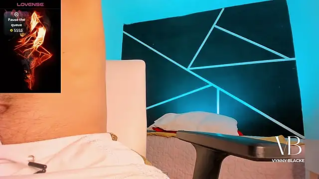 VynnyBlacke  online show from 12-17-25, 09:20