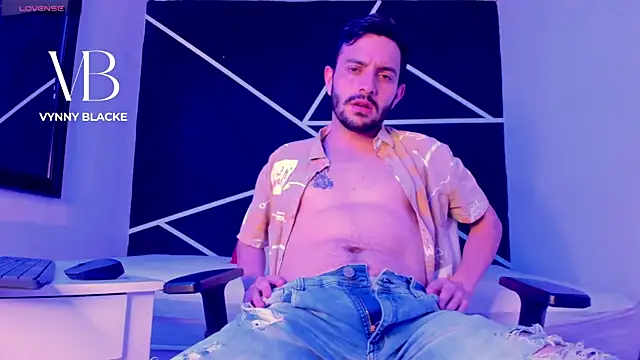 VynnyBlacke  online show from 02-10-26, 04:11