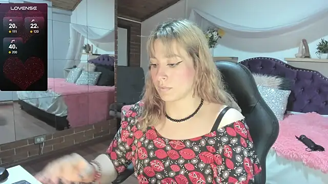 sophialyh 1 online show from 10-31-25, 01:52