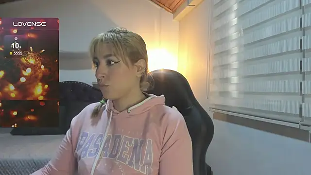 sophialyh 1 online show from 12-20-25, 01:03