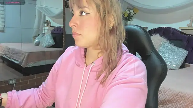 sophialyh 1 online show from 10-25-25, 12:39