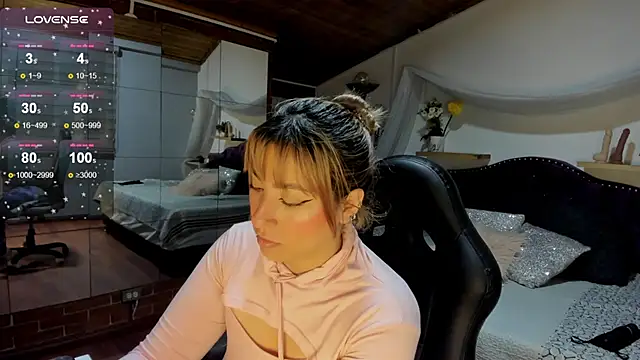 sophialyh 1 online show from 11-26-25, 12:27