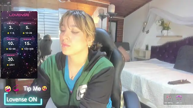 sophialyh 1 online show from 05-13-26, 01:07
