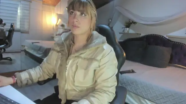 sophialyh 1 online show from 04-09-26, 12:44