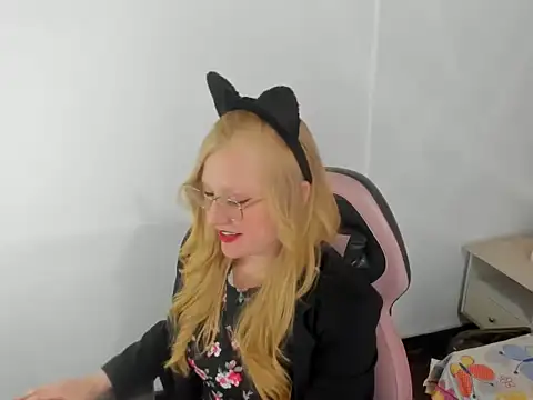 AliceCat 01 online show from 10-12-25, 06:37