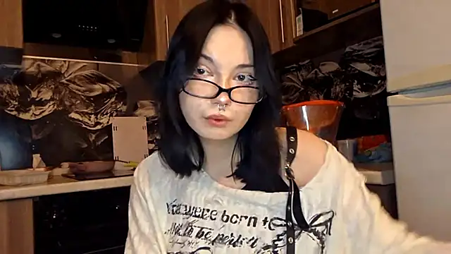 Snapshot of Beeping_Creature chatting on 02-11-26, 04:51 Beeping Creature online show from 02-11-26, 04:51