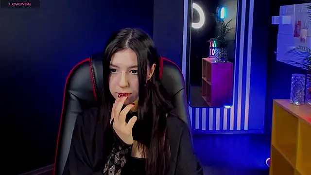 Azaliya Haze online show from 10-12-25, 10:27