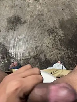 Snapshot of Odayr chatting on 10-28-25, 07:29 Odayr online show from 10-28-25, 07:29