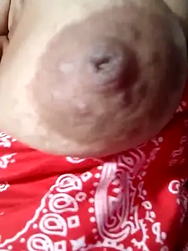 Snapshot of Hotmommax chatting on 02-23-26, 07:47 Hotmommax online show from 02-23-26, 07:47