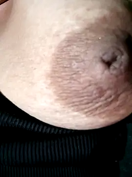 Snapshot of Hotmommax chatting on 02-02-26, 08:41 Hotmommax online show from 02-02-26, 08:41